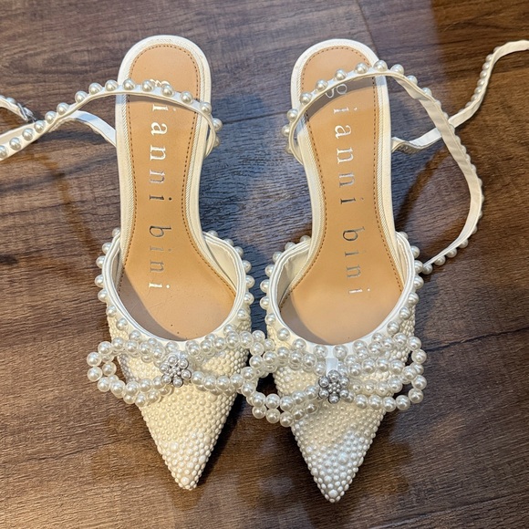 Gianni Bini White Taylinn Three Double Pearl Bow Dress Pumps - Picture 3 of 5